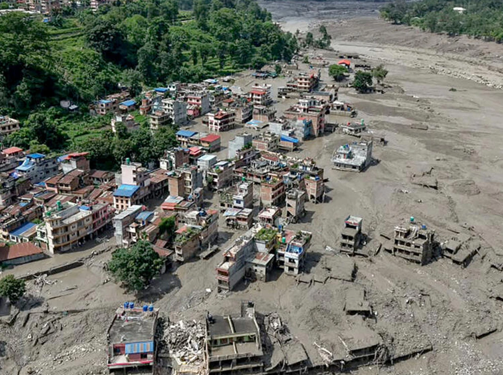 তিব্বত সীমান্তবর্তী নেপালের পার্বত্য জেলাগুলোতে আঘাত হেনেছে ভয়াবহ বন্যা ও ভূমিধস। ছবি : আলজাজিরা